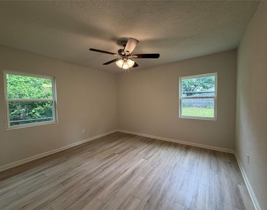 244 Deerfield Street - Photo Thumbnail 11