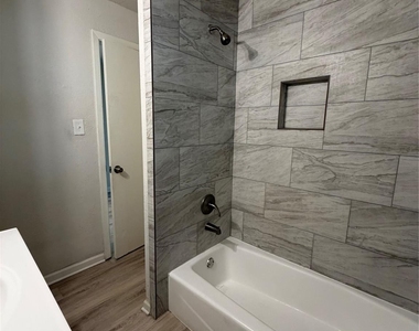 244 Deerfield Street - Photo Thumbnail 13