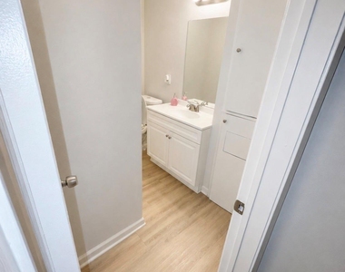 244 Deerfield Street - Photo Thumbnail 10