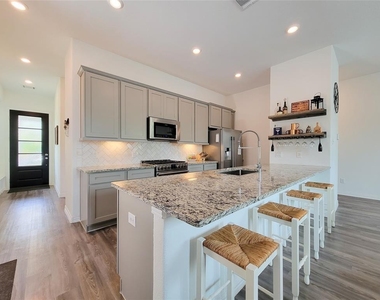 4743 Glen Isle Drive - Photo Thumbnail 7