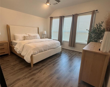 4743 Glen Isle Drive - Photo Thumbnail 15