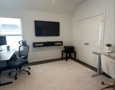 4743 Glen Isle Drive - Photo Thumbnail 12