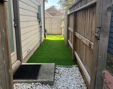4743 Glen Isle Drive - Photo Thumbnail 17