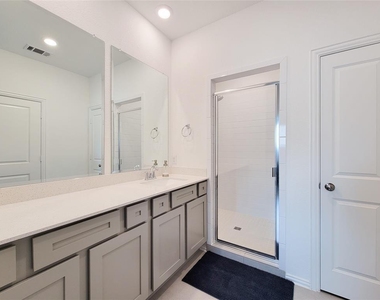 4743 Glen Isle Drive - Photo Thumbnail 16