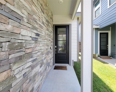 4743 Glen Isle Drive - Photo Thumbnail 3