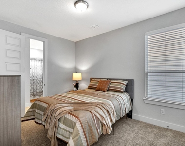 119 E 43rd Street - Photo Thumbnail 27
