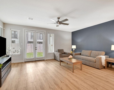 119 E 43rd Street - Photo Thumbnail 11