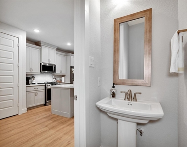 119 E 43rd Street - Photo Thumbnail 15
