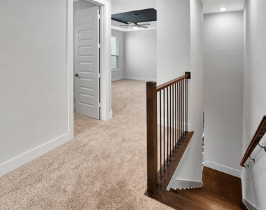119 E 43rd Street - Photo Thumbnail 16
