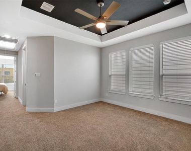 119 E 43rd Street - Photo Thumbnail 18