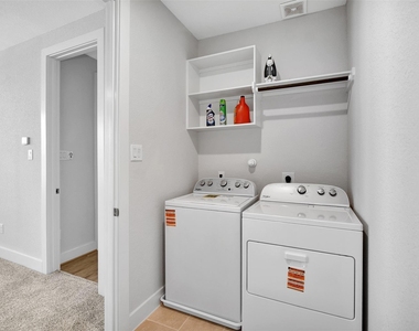 119 E 43rd Street - Photo Thumbnail 20