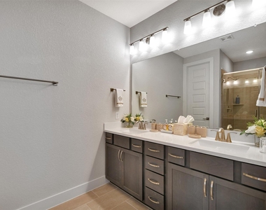 119 E 43rd Street - Photo Thumbnail 24