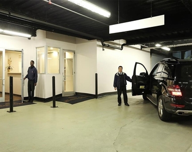 914 Main Street - Photo Thumbnail 17