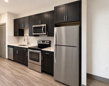 1111 N Durham Drive - Photo Thumbnail 7