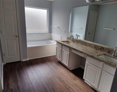 14123 Curry Creek Lane - Photo Thumbnail 15
