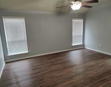 14123 Curry Creek Lane - Photo Thumbnail 8