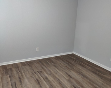 14123 Curry Creek Lane - Photo Thumbnail 17