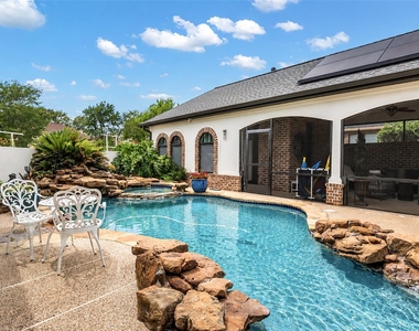 63 Fairway Park - Photo Thumbnail 5