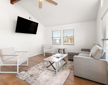 4014 Kent Drive - Photo Thumbnail 3