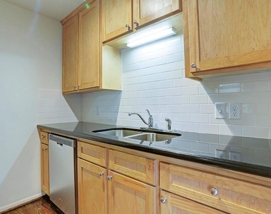 415 Hawthorne Street - Photo Thumbnail 6