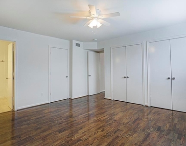 415 Hawthorne Street - Photo Thumbnail 7