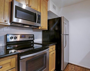 415 Hawthorne Street - Photo Thumbnail 1