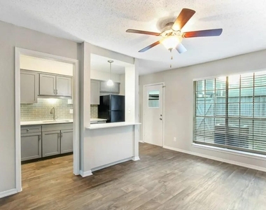 4401 Glenview Court - Photo Thumbnail 6