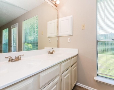 15306 Evergreen Place Drive - Photo Thumbnail 8