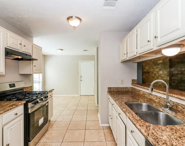 15306 Evergreen Place Drive - Photo Thumbnail 5