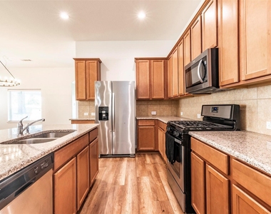 3094 Camden Park Lane - Photo Thumbnail 9