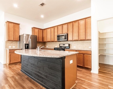3094 Camden Park Lane - Photo Thumbnail 8