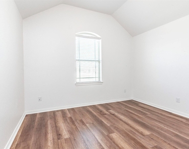 3094 Camden Park Lane - Photo Thumbnail 30