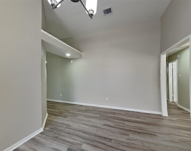 17423 Saxon Drive - Photo Thumbnail 7