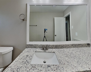 17423 Saxon Drive - Photo Thumbnail 14