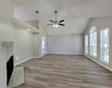 17423 Saxon Drive - Photo Thumbnail 2