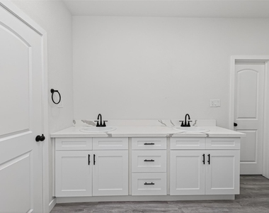 6921 Road 5503 - Photo Thumbnail 13