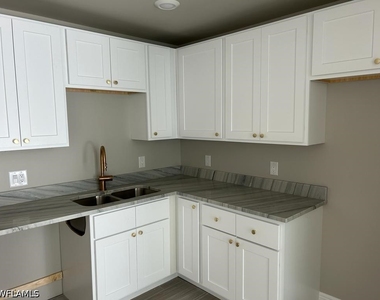 2987 Thomas Street - Photo Thumbnail 2