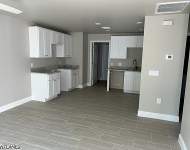 2987 Thomas Street - Photo Thumbnail 6