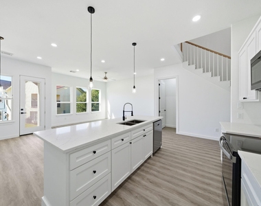 111 Capetown Way - Photo Thumbnail 10