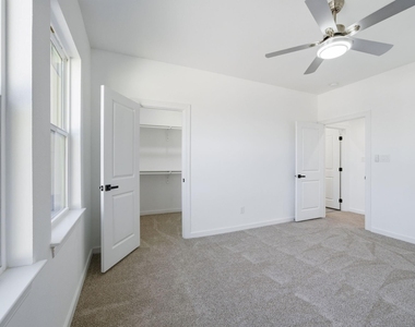111 Capetown Way - Photo Thumbnail 15