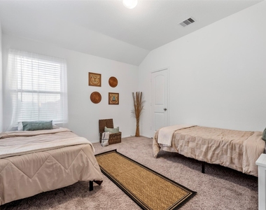 18426 White Stallion Lane - Photo Thumbnail 30