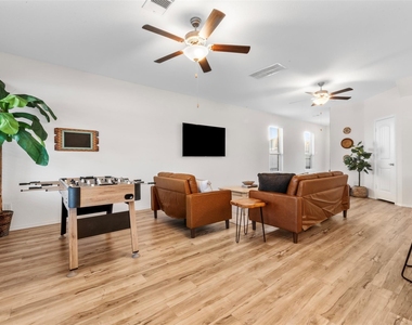 18426 White Stallion Lane - Photo Thumbnail 14