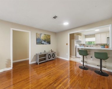 1105 Thomas Avenue - Photo Thumbnail 3