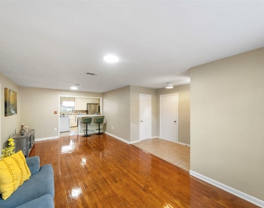 1105 Thomas Avenue - Photo Thumbnail 24