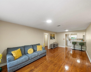 1105 Thomas Avenue - Photo Thumbnail 2