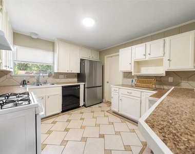 1105 Thomas Avenue - Photo Thumbnail 18
