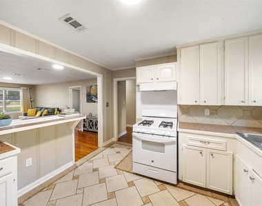 1105 Thomas Avenue - Photo Thumbnail 20