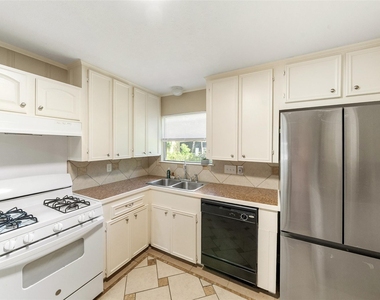 1105 Thomas Avenue - Photo Thumbnail 22