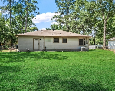 1105 Thomas Avenue - Photo Thumbnail 4