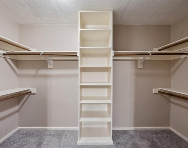 1105 Thomas Avenue - Photo Thumbnail 15